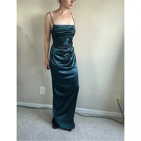 Windsor Emerald Dress - Picture 2 of 8